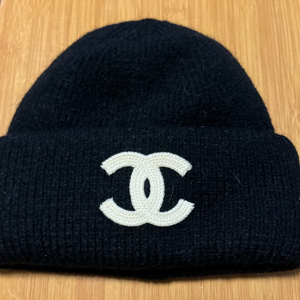 Chic Black Knit Beanie